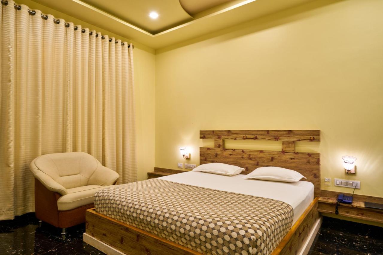 Hotel Saptarang Residency Panhala Ngoại thất bức ảnh